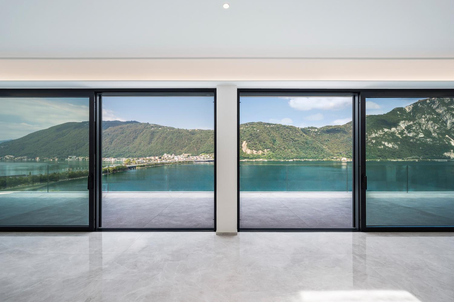 PRESTIGIOSO ATTICO DI DESIGN CON TERRAZZA VISTA LAGO