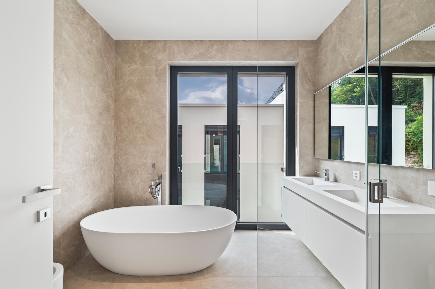 PRESTIGIOSO ATTICO DI DESIGN CON TERRAZZA VISTA LAGO