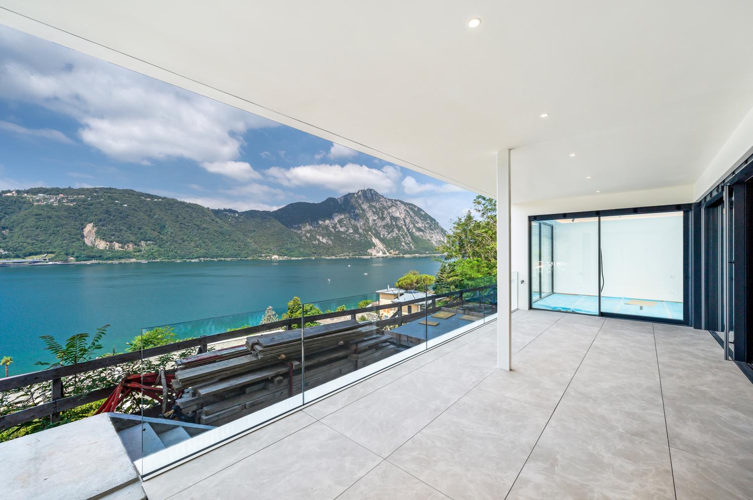 LUSSUOSO APPARTAMENTO DI 5.5 LOCALI CON VISTA LAGO