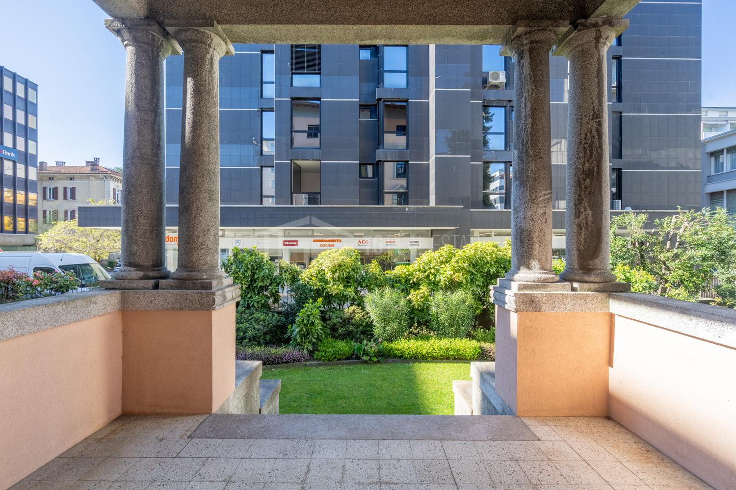 ELEGANTE 4.5 LOCALI IN PALAZZO D’EPOCA IN CENTRO LUGANO