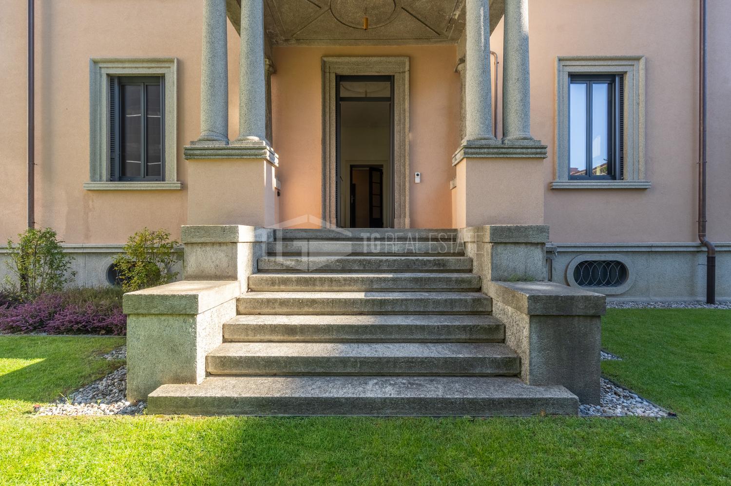 ELEGANTE 4.5 LOCALI IN PALAZZO D’EPOCA IN CENTRO LUGANO
