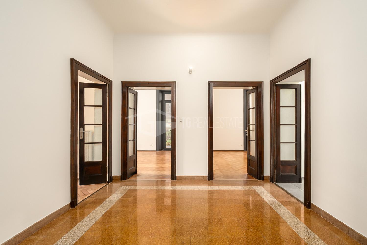 ELEGANTE 4.5 LOCALI IN PALAZZO D’EPOCA IN CENTRO LUGANO