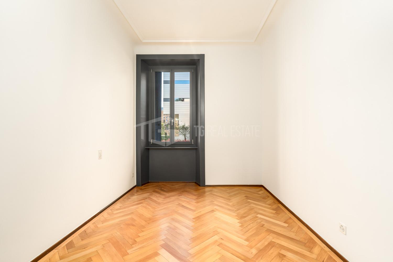 ELEGANTE 4.5 LOCALI IN PALAZZO D’EPOCA IN CENTRO LUGANO