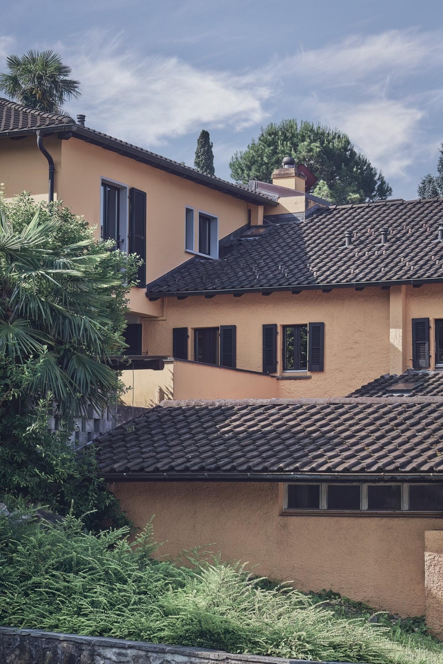 Affittasi grande casa di 11 locali immersa nel verde a Origlio