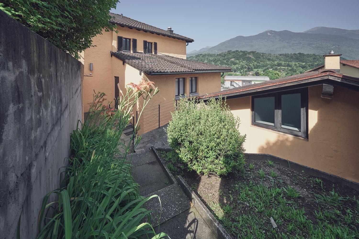 Affittasi grande casa di 11 locali immersa nel verde a Origlio