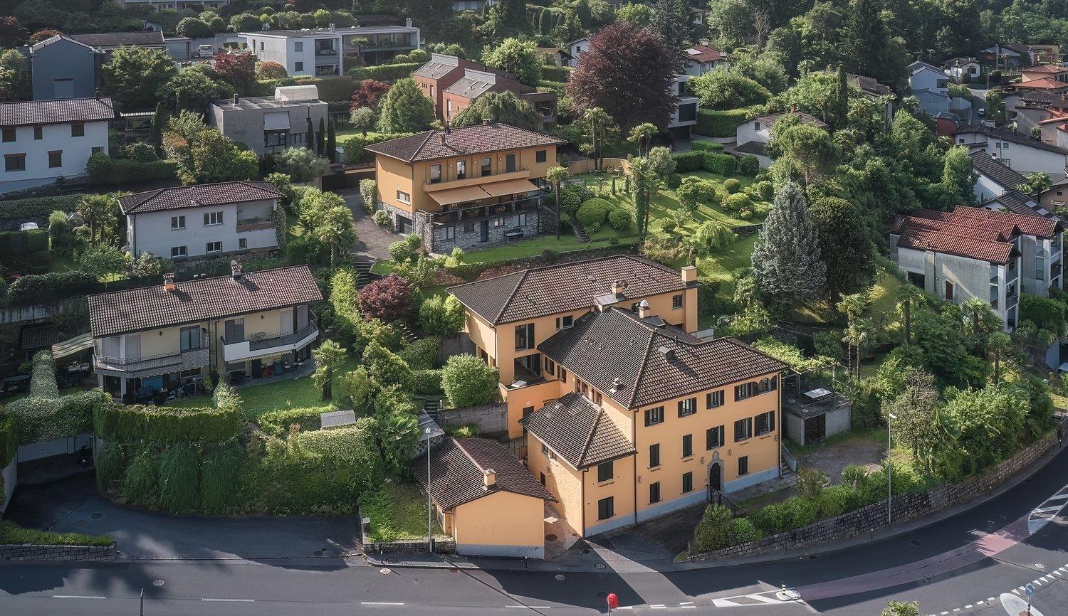 Affittasi prestigioso appartamento di 7 locali in residenza storica a Origlio