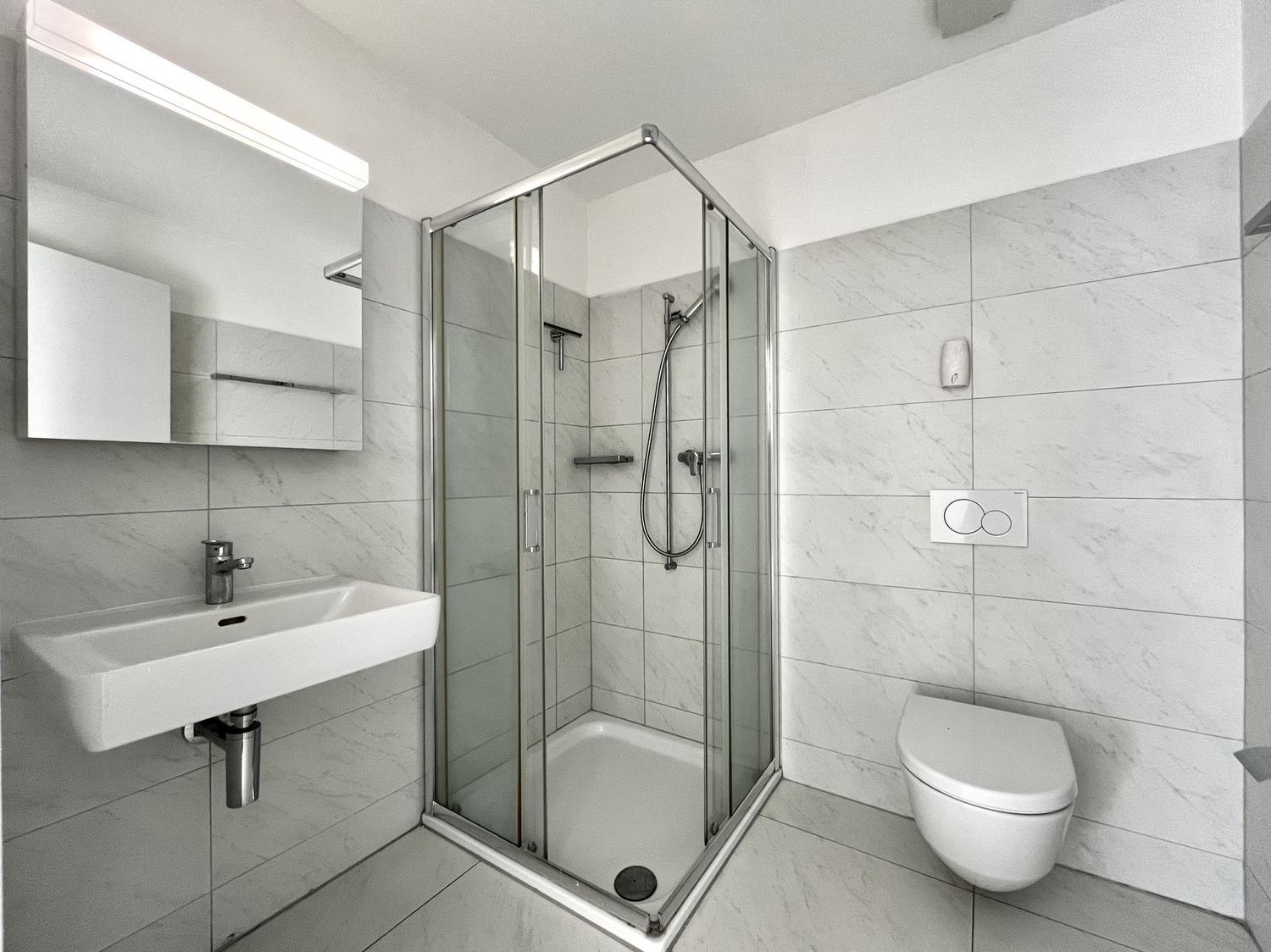 RIVERA – AFFITTASI 4.5 LOCALI CON TERRAZZA VETRATA