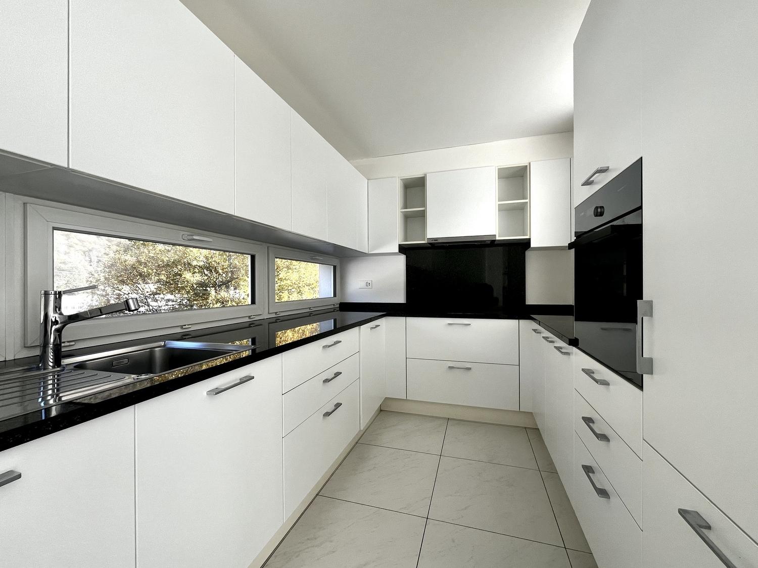 RIVERA – AFFITTASI 4.5 LOCALI CON TERRAZZA VETRATA