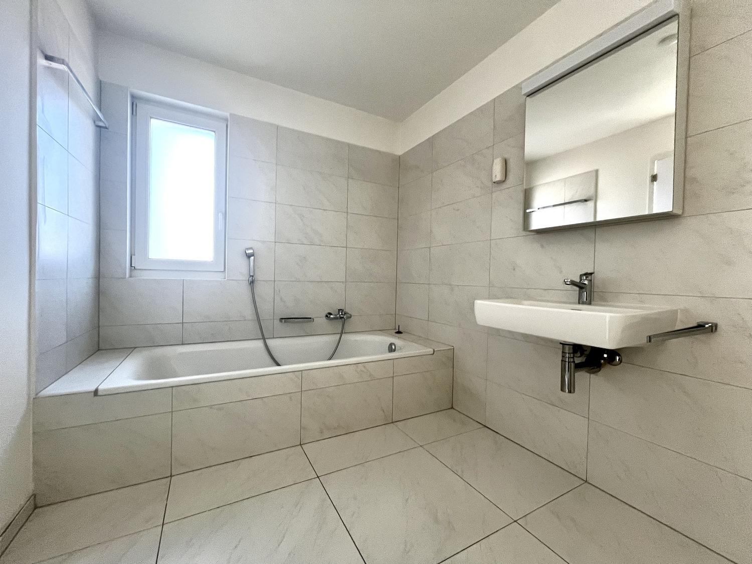 RIVERA – AFFITTASI 4.5 LOCALI CON TERRAZZA VETRATA