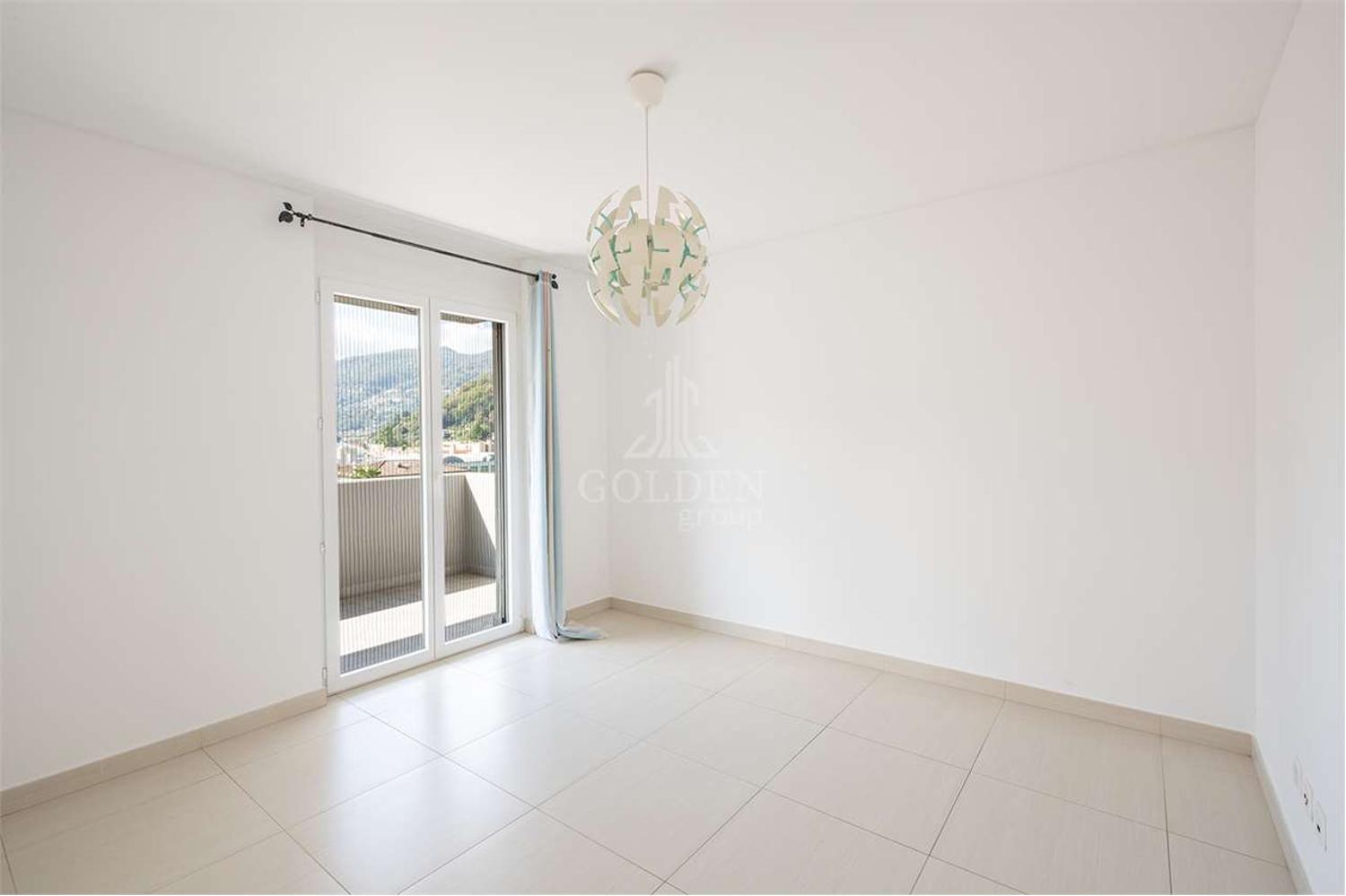 Esclusivo Attico di 4.5 Locali con Ampia Terrazza Panoramica in Affitt