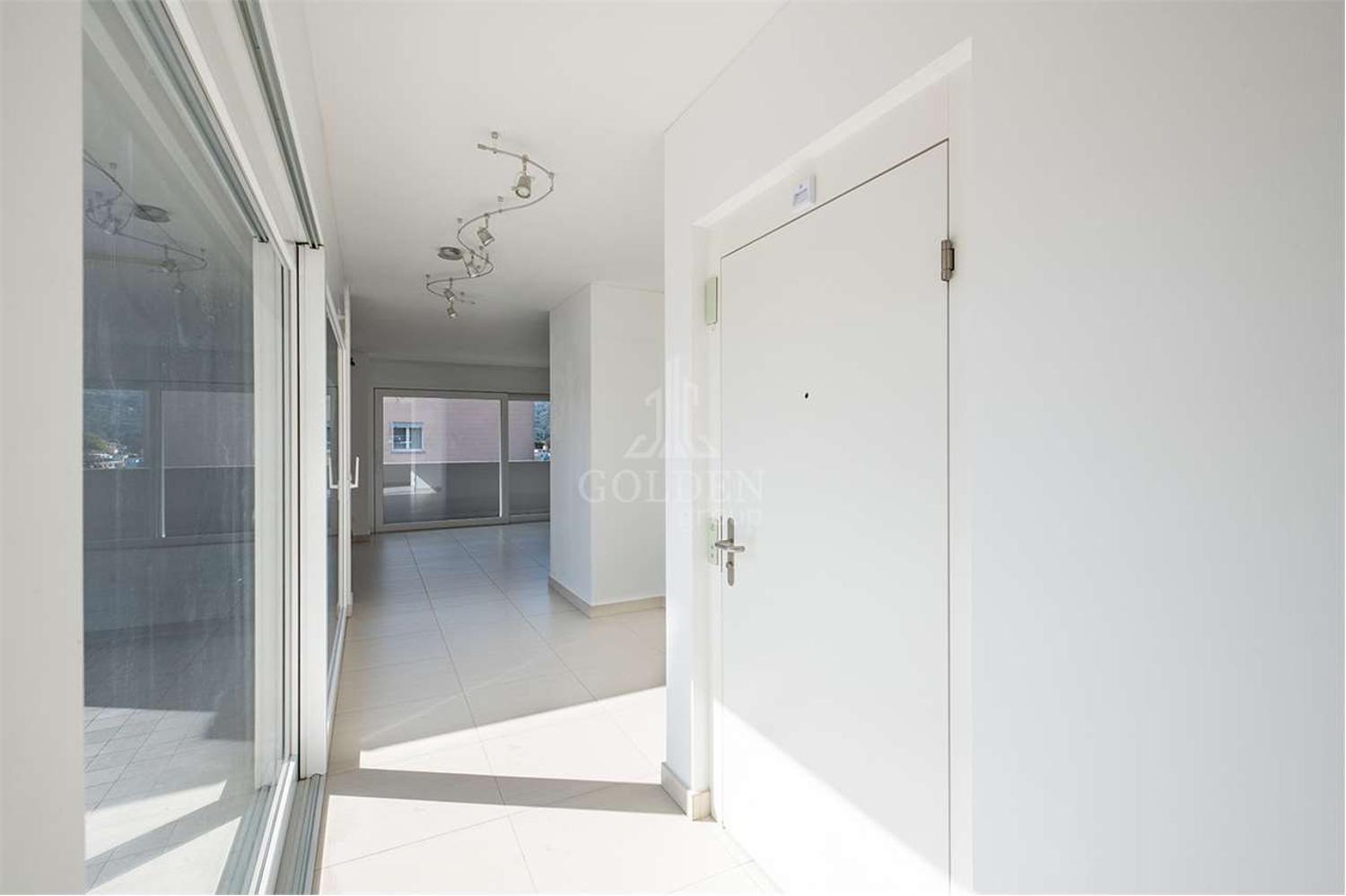 Esclusivo Attico di 4.5 Locali con Ampia Terrazza Panoramica in Affitt