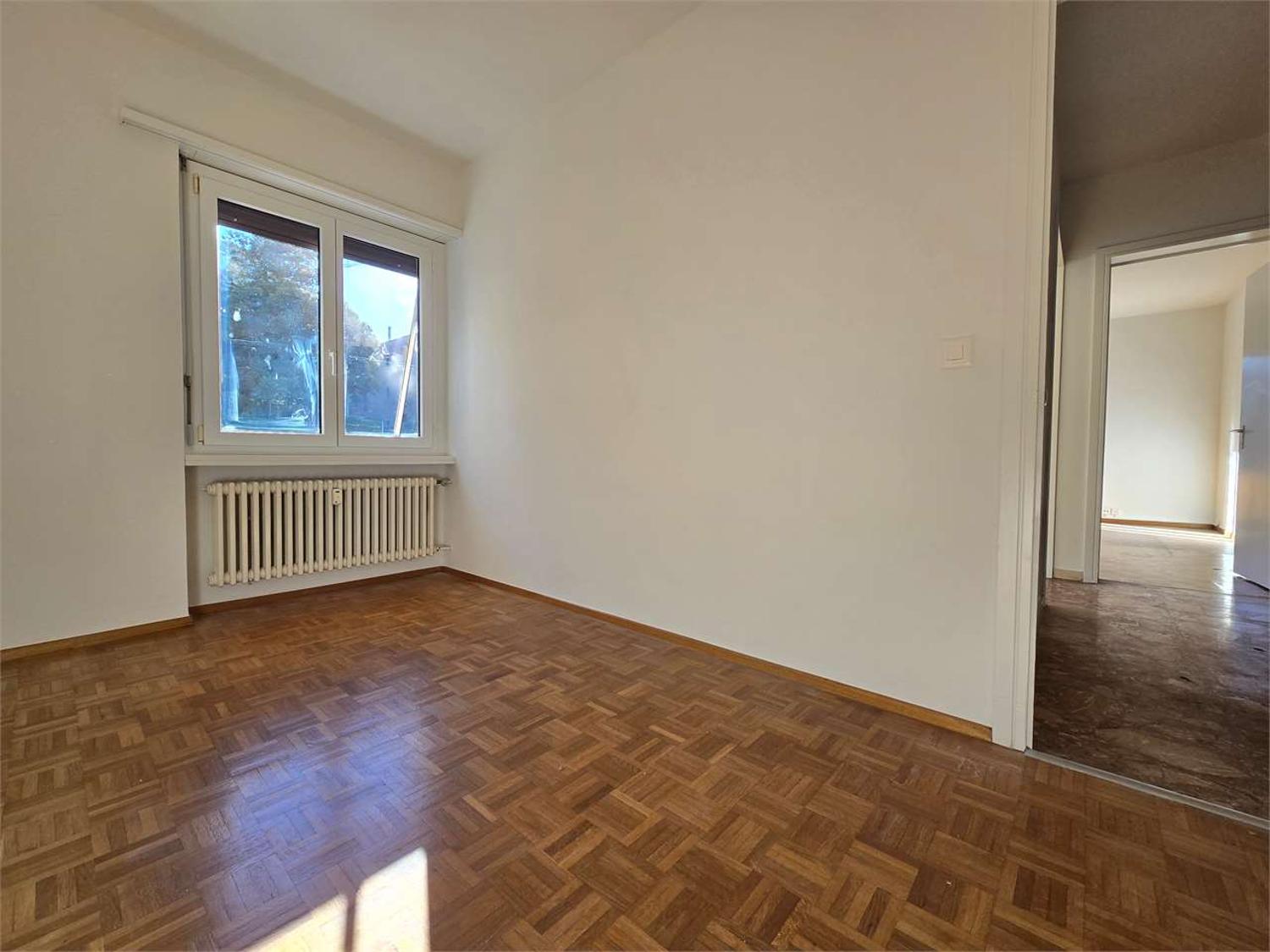 Ampio 4.5 Locali all’ultimo piano con 3 Terrazze e Posteggi