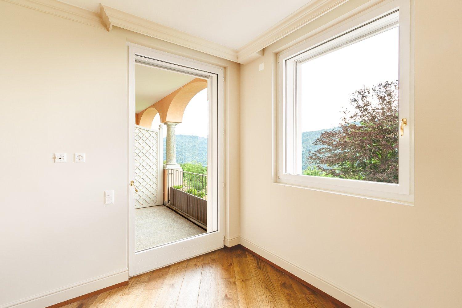 COLLINA D’ORO-AGRA – Lussuoso appartamento di 276 mq con ampia loggia e vista lago (Rif. 303)