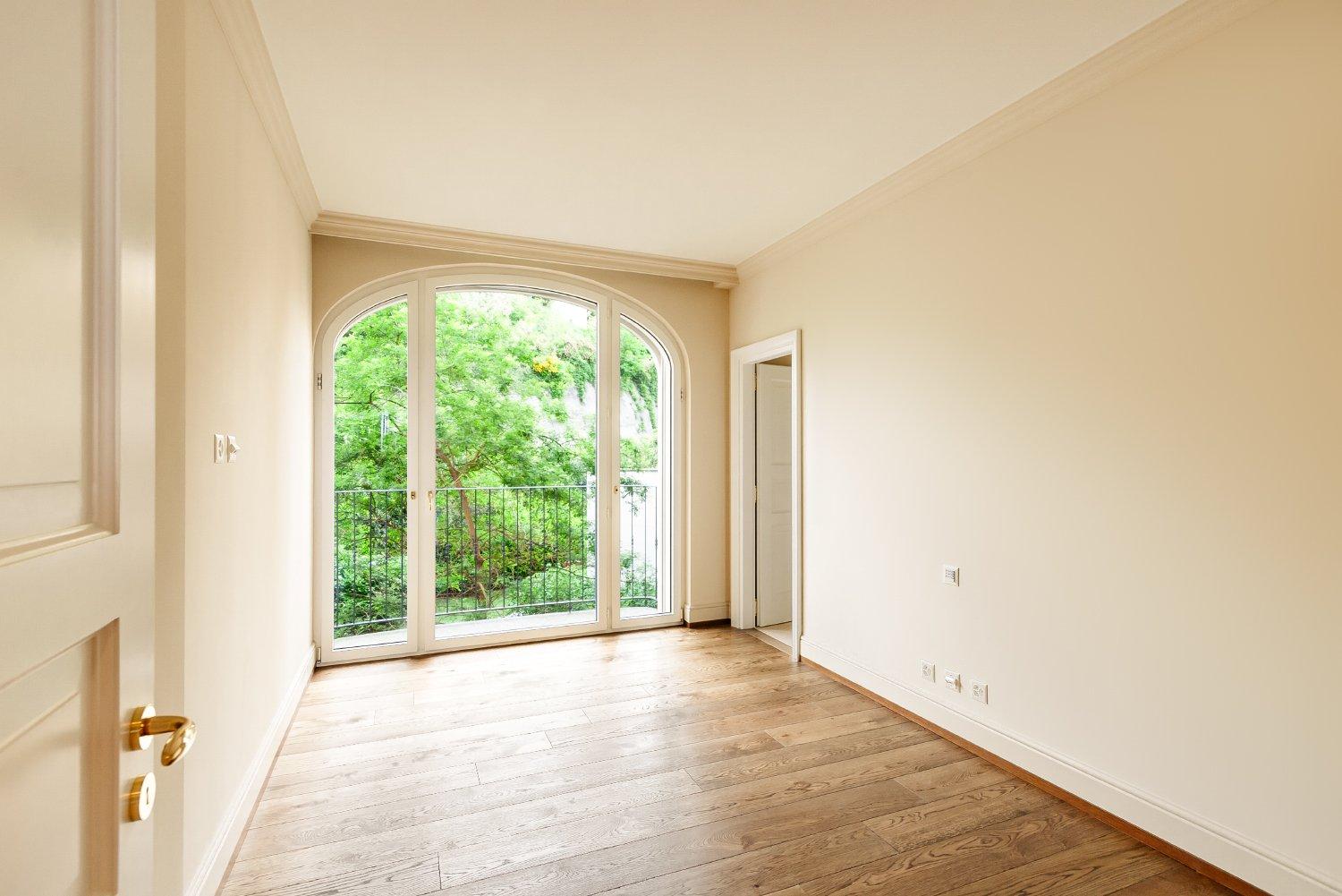 COLLINA D’ORO-AGRA – Lussuoso appartamento di 276 mq con ampia loggia e vista lago (Rif. 303)