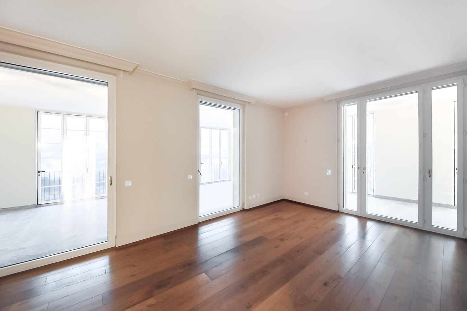 COLLINA D’ORO – AFFITTASI INCANTEVOLE APPARTAMENTO CON GIARDINO PRIVATO E VISTA LAGO (rif. 001)