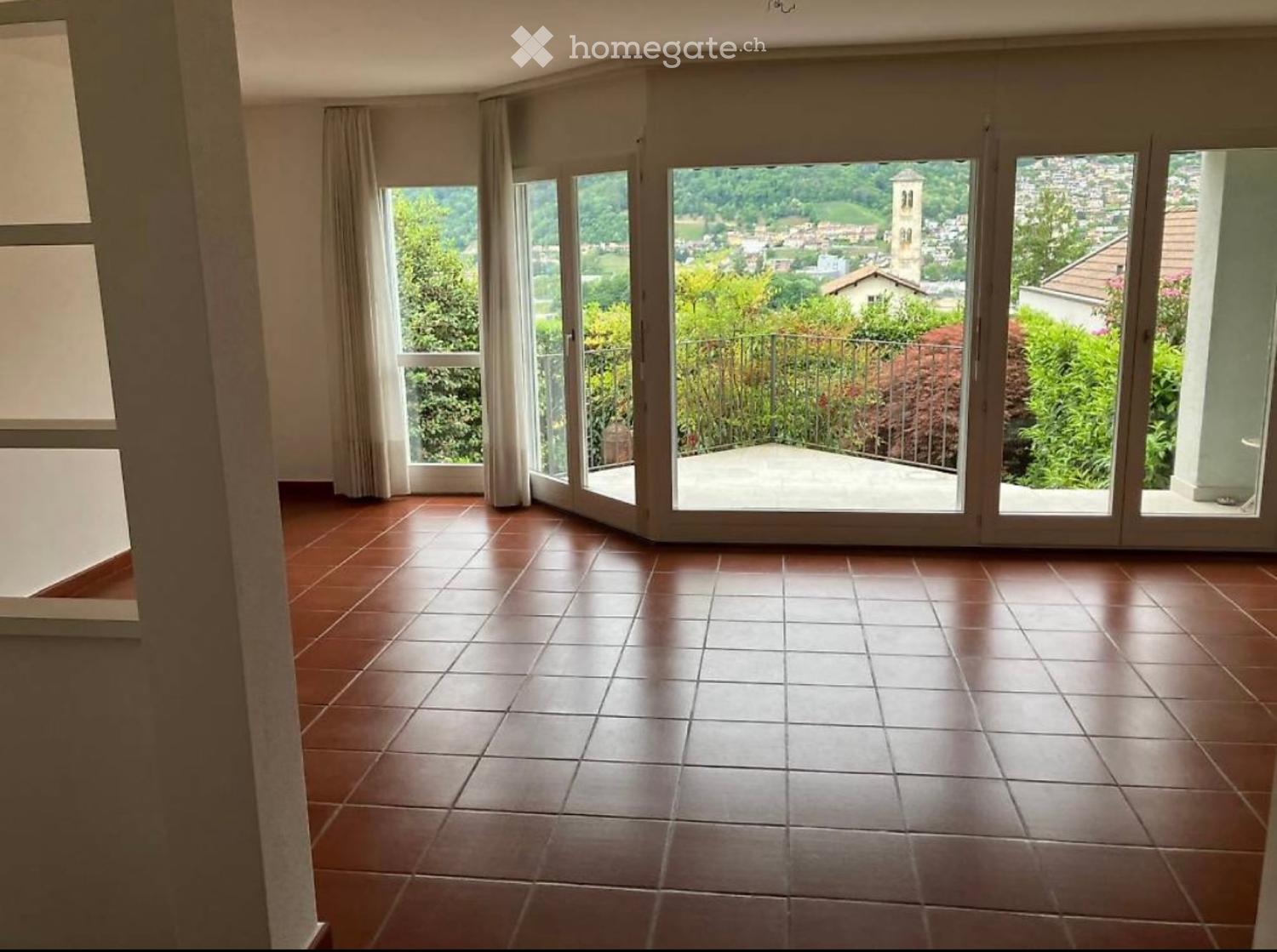 CADEMPINO – Casa con ampio giardino