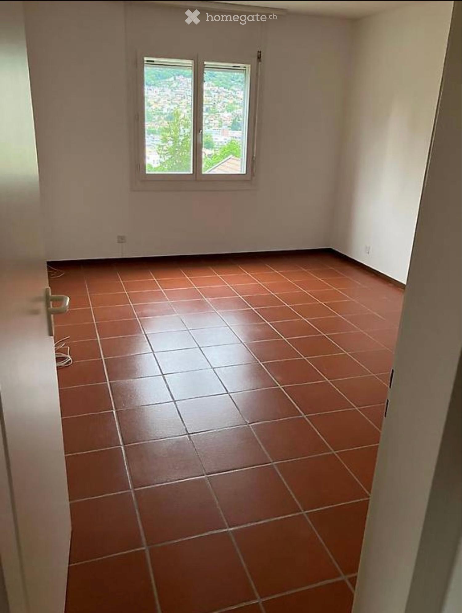 CADEMPINO – Casa con ampio giardino