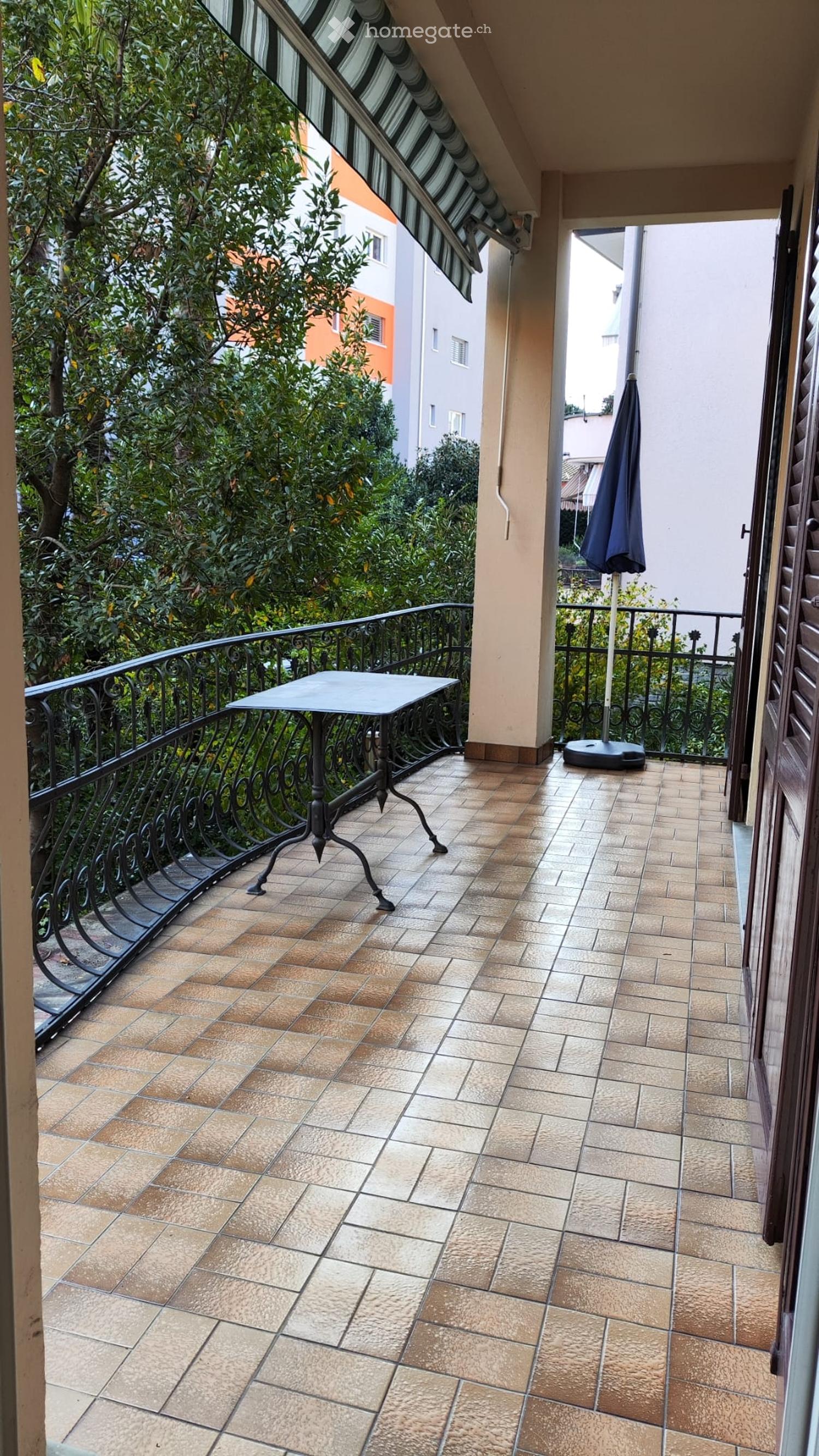 Ampio appartamento con grande balcone a Locarno.