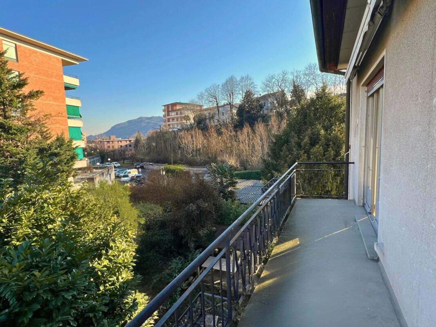 Affittasi appartamento 3.5 locali con balcone e ampio giardino a Balerna