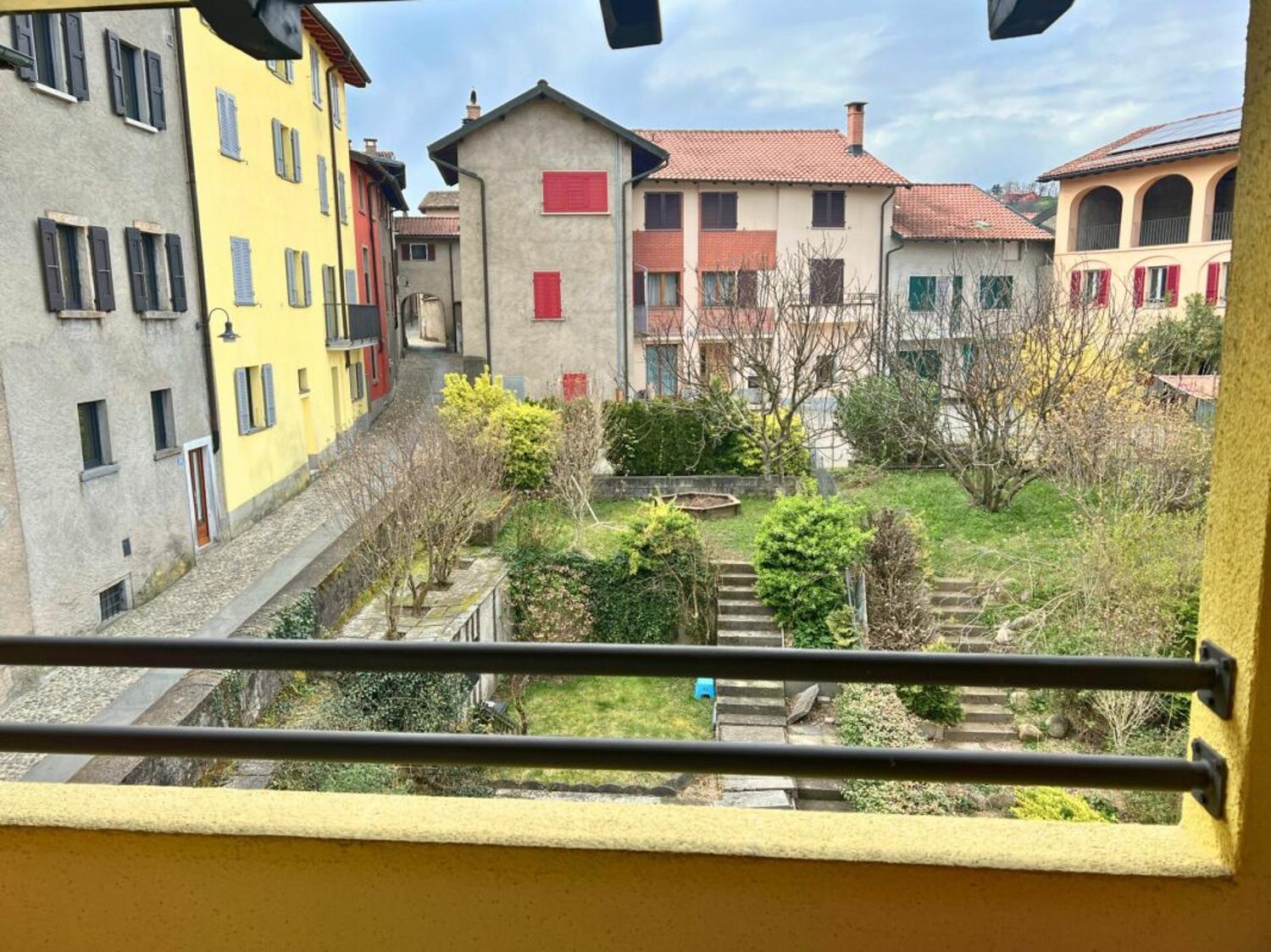 Graziosa casa di nucleo in affitto, con giardino