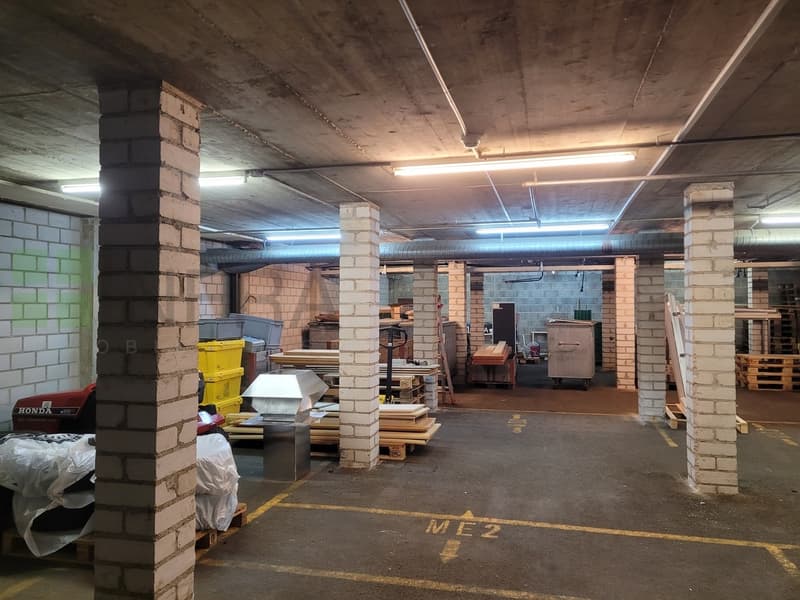 Surface  brute de 285 m2 au sous-sol pour le stockage de matériel (2)