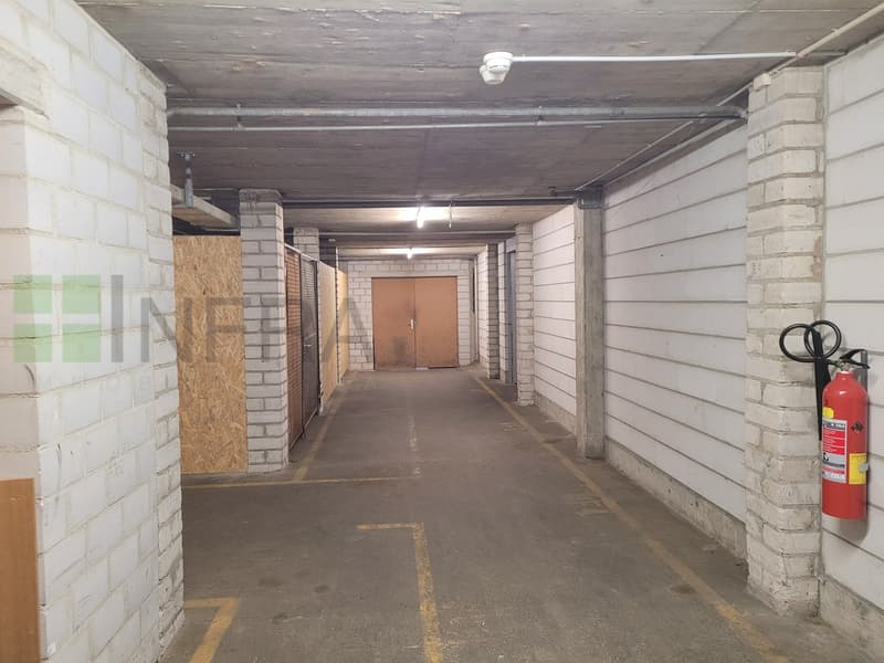 Surface brute de 253  m2 au sous-sol destinée au stockage de matériel (2)