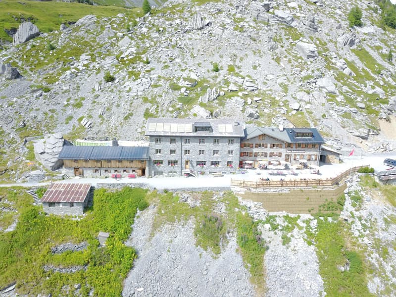 Hôtel de montagne historique - Alpes valaisannes (1)