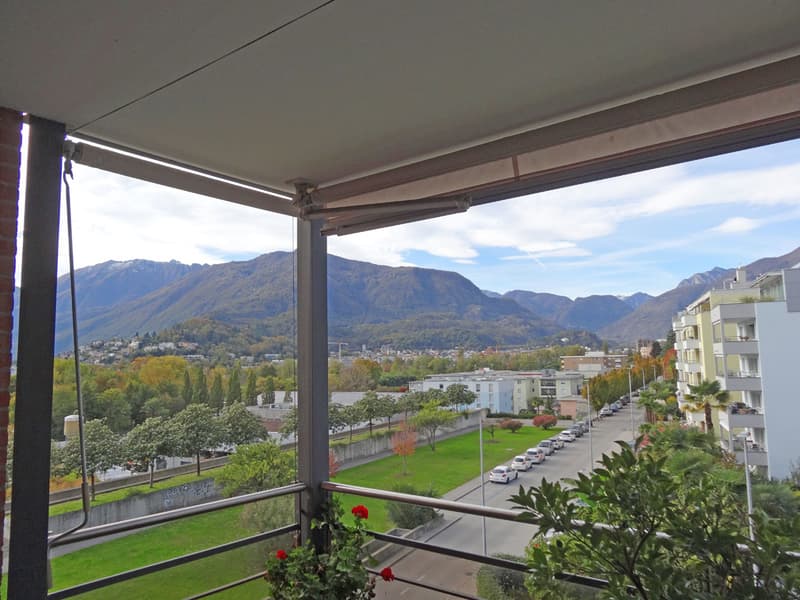 Bell'appartamento luminoso con 3 balconi e vista / Schöne helle Wohnung mit Sicht (1)