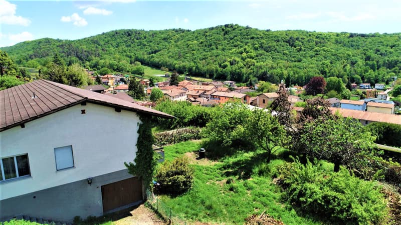 Favoloso terreno edificabile con vista dominante sulle colline in vendita a Pedrinate (2)