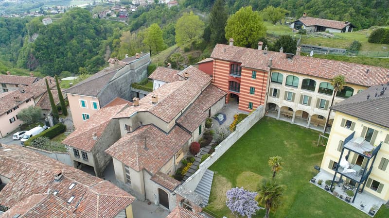 Morbio Superiore: enchanting farmhouse villa with dépendance for sale (1)