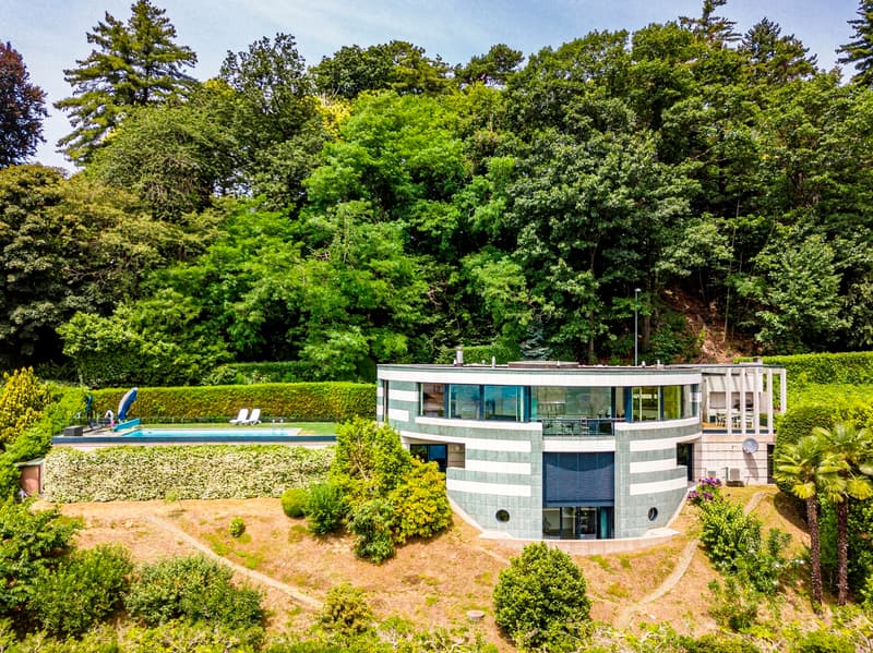 Moderna villa con privacy e stupenda vista lago (1)