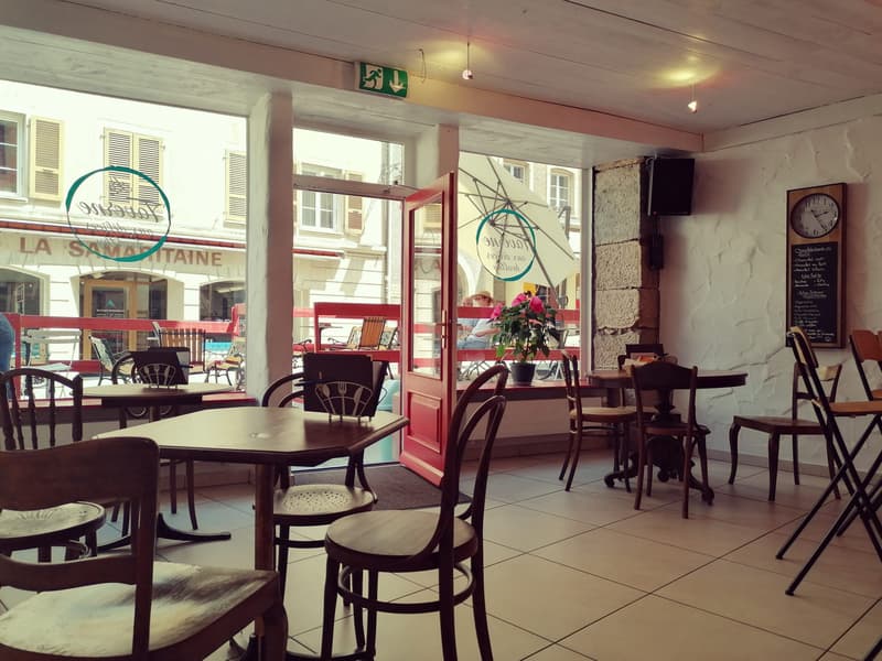Très joli bar à café/restaurant en plein cœur de la vieille ville de Porrentruy (3)