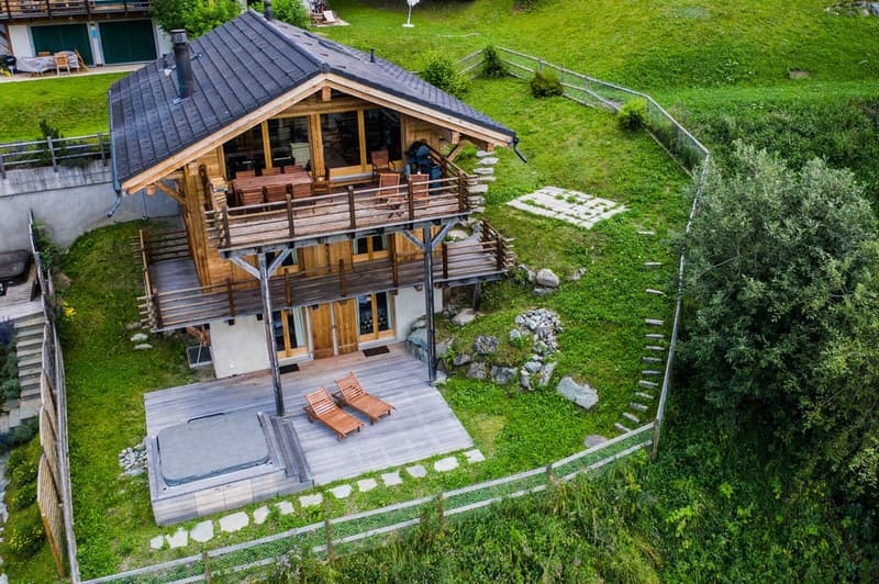 Exceptional chalet with hot tub located near to the Medran ski lift. (1)
