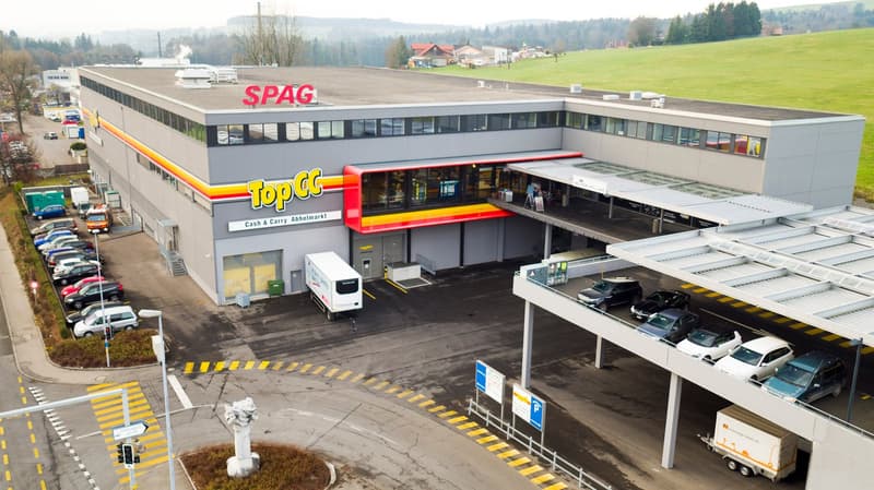 Aussenparkplätze bei Autobahnausfahrt Sihlbrugg (1)