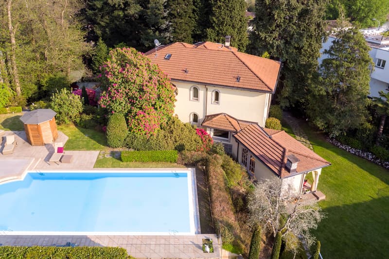Classica Villa con Giardino e Piscina in vendita, 1.3 km dalla TASIS (2)