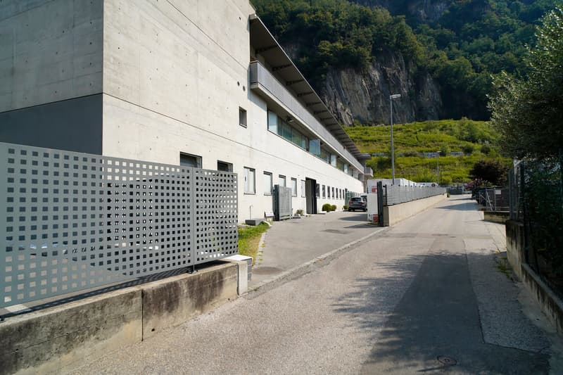 Centro Cast-Castione - 470 mq di Magazzino (1)