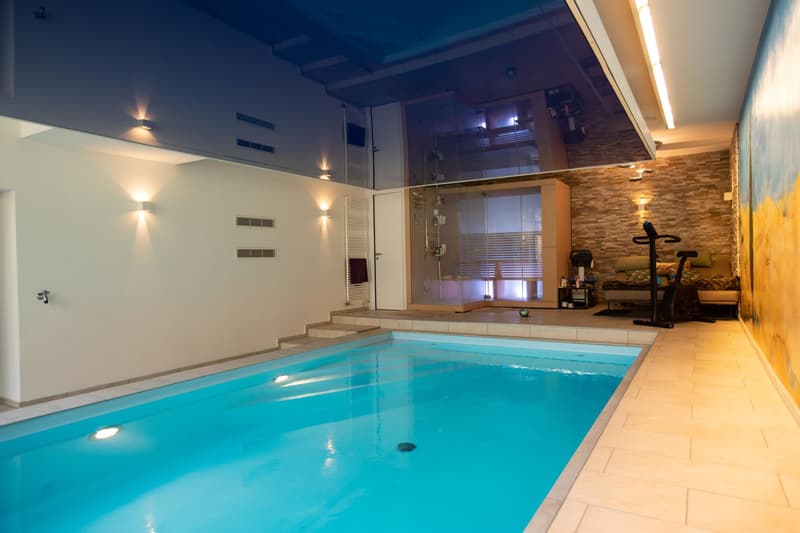 Indoor Pool mit Sauna