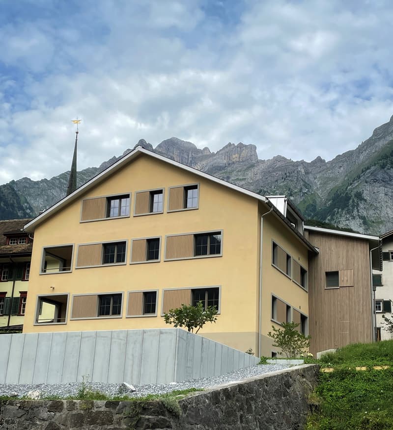Grosszügige 4.5-Neubauwohnung inmitten der schönen Glarner Berge (1)