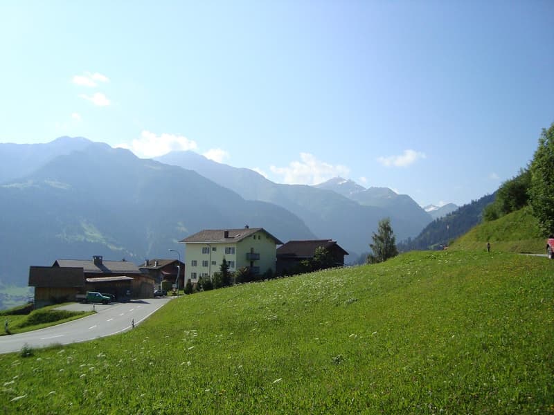 Vier Bauparzellen mit traumhaften Bergpanorama in Crestas, Vignogn (1)