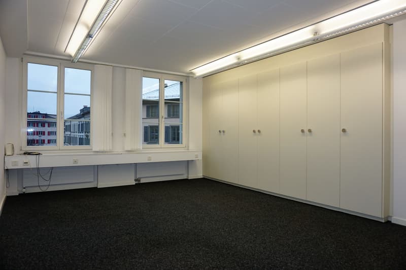 Zentral gelegen, 268 m² Büro- Gewerbefläche (2)