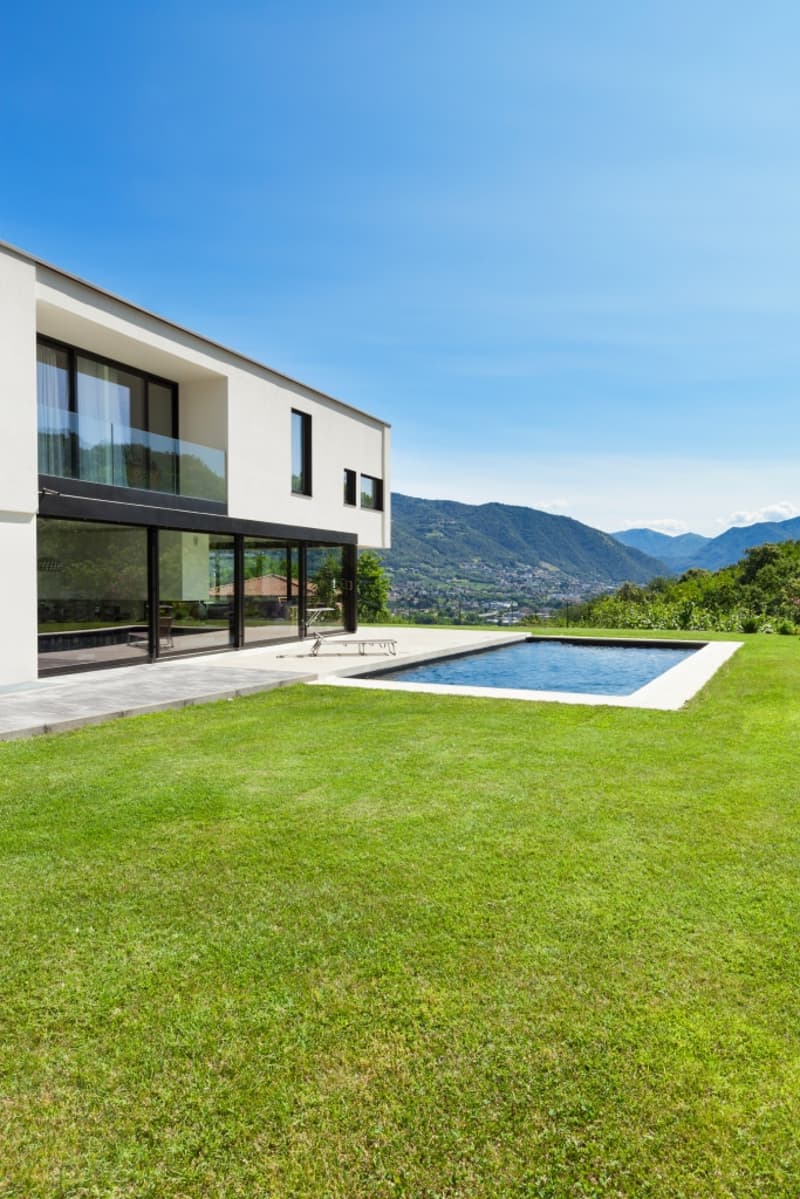 Annuncio exemplario: Villa moderna con piscina in zona tranquilla (2)