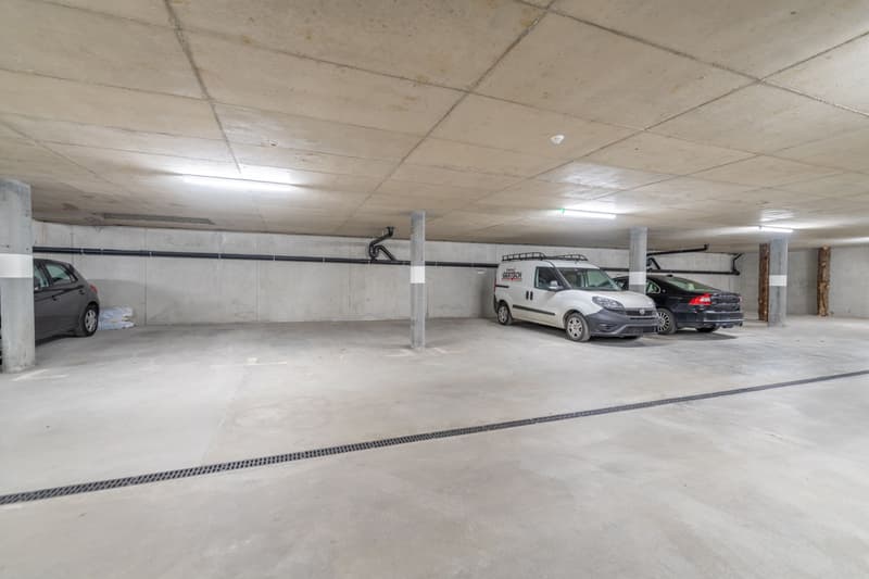 XL-Parkplatz mit E-Car Ladeinfrastruktur in Thierachern (2)
