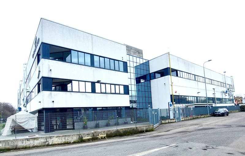 Fabrik in Arsago Seprio (1)
