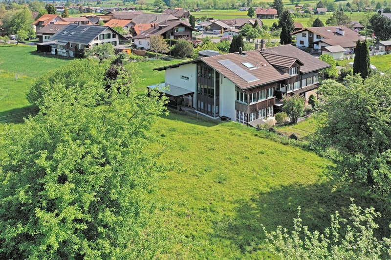 Mehrfamilienhaus an idyllischer Lage im Grünen (2)