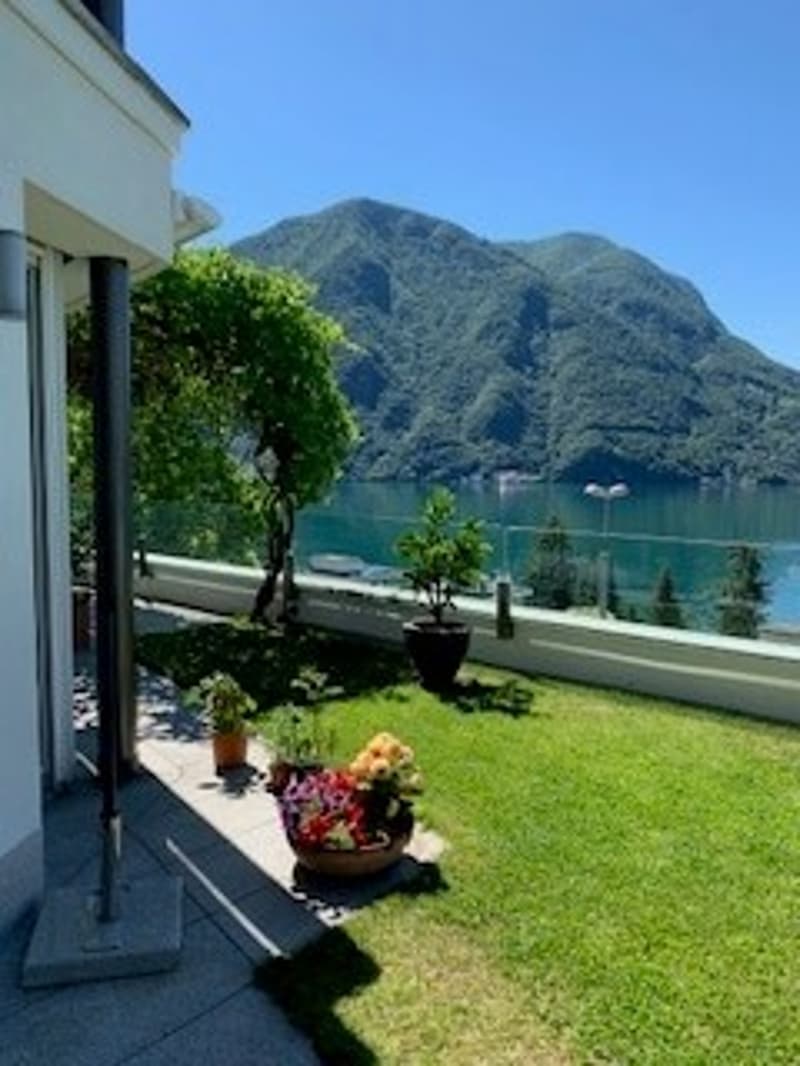 In Lugano Castagnola exclusive residence with lake view, private swimming pool and private access. (1)