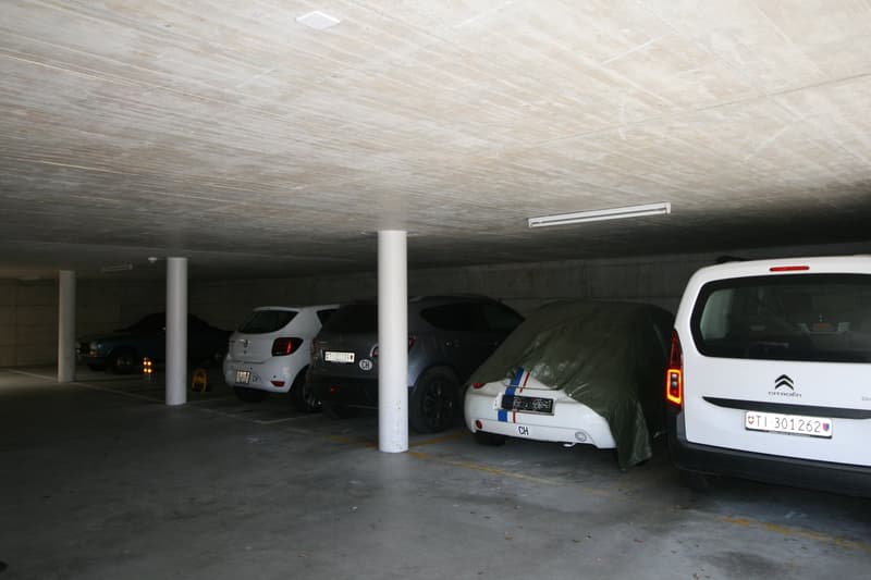 Parcheggio in autorimessa ad Arogno (2)