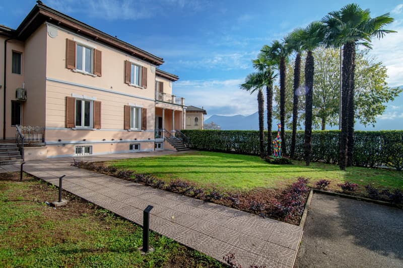 Villa pronta all'uso in centro Lugano con importante vista lago (1)