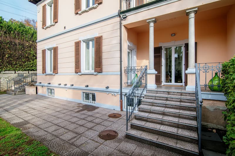 Villa pronta all'uso in centro Lugano con importante vista lago (2)