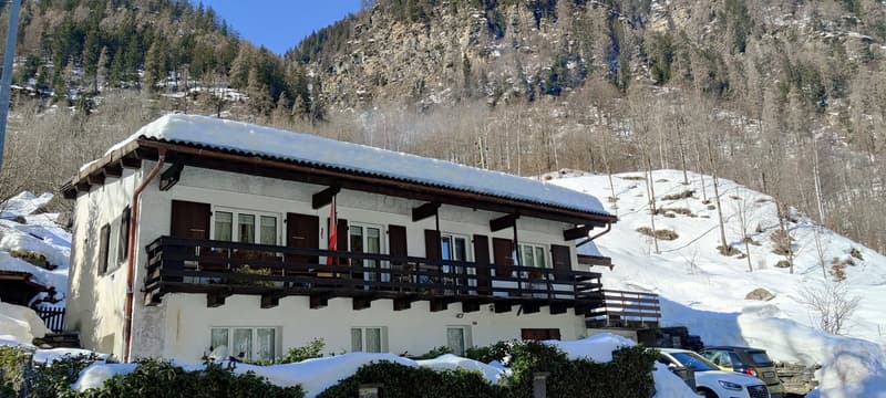 Bella casa di 2 appartamenti in Val Calanca (1)