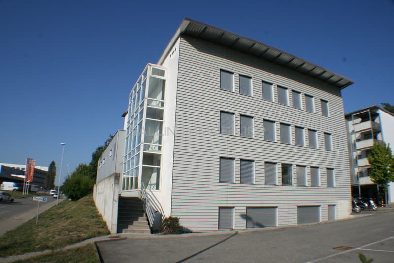 Immeuble administratif d'env. 1'350 m² + 22 places de parc extérieures (2)